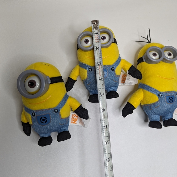 Minions Plush Set - Picture 3 of 6